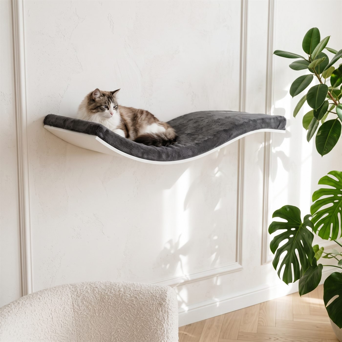 Wall-mounted cat bed – In use